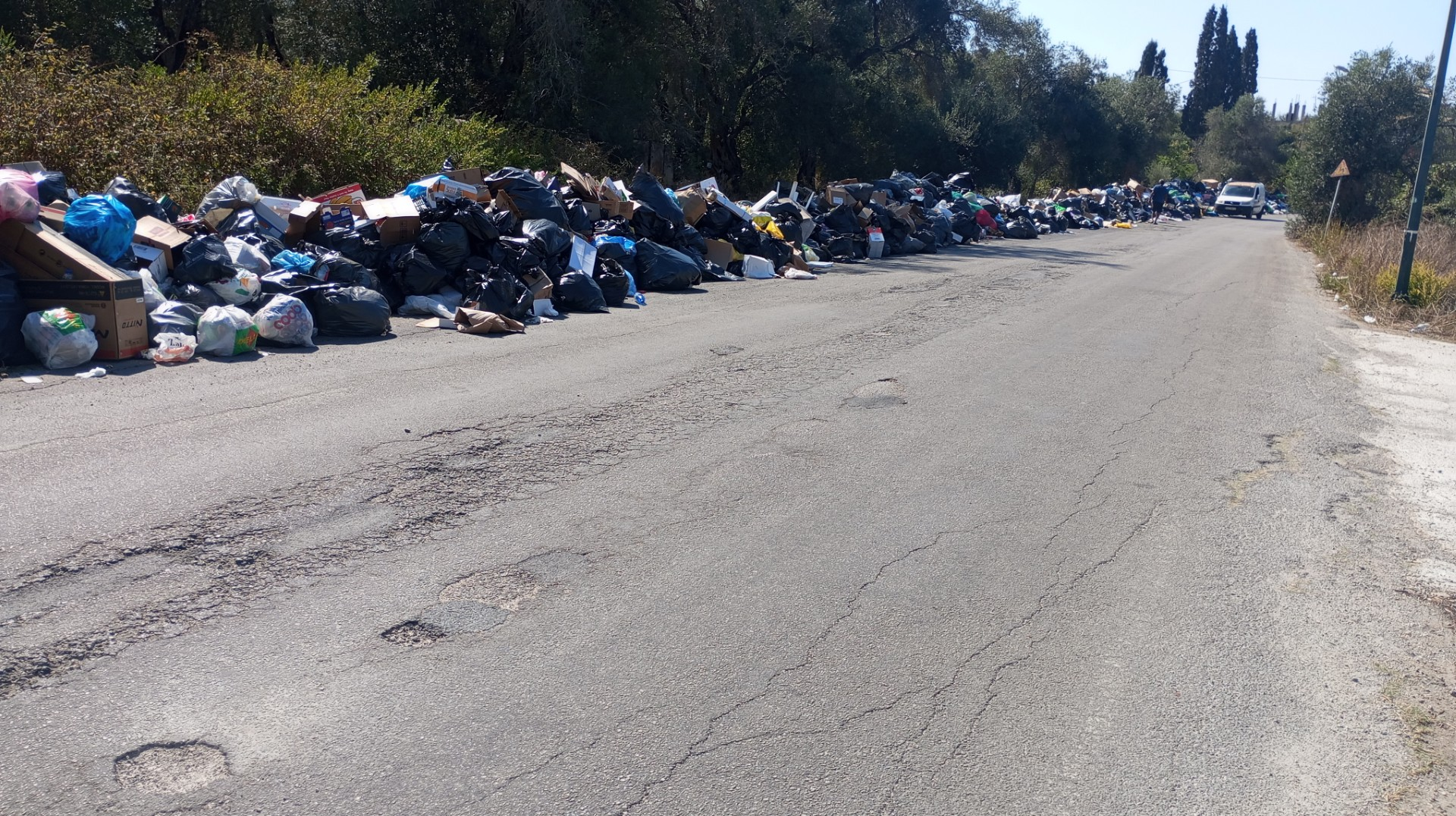 Παρέμβαση του Επιμελητηρίου Κέρκυρας για τα σκουπίδια στη Νότια Κέρκυρα