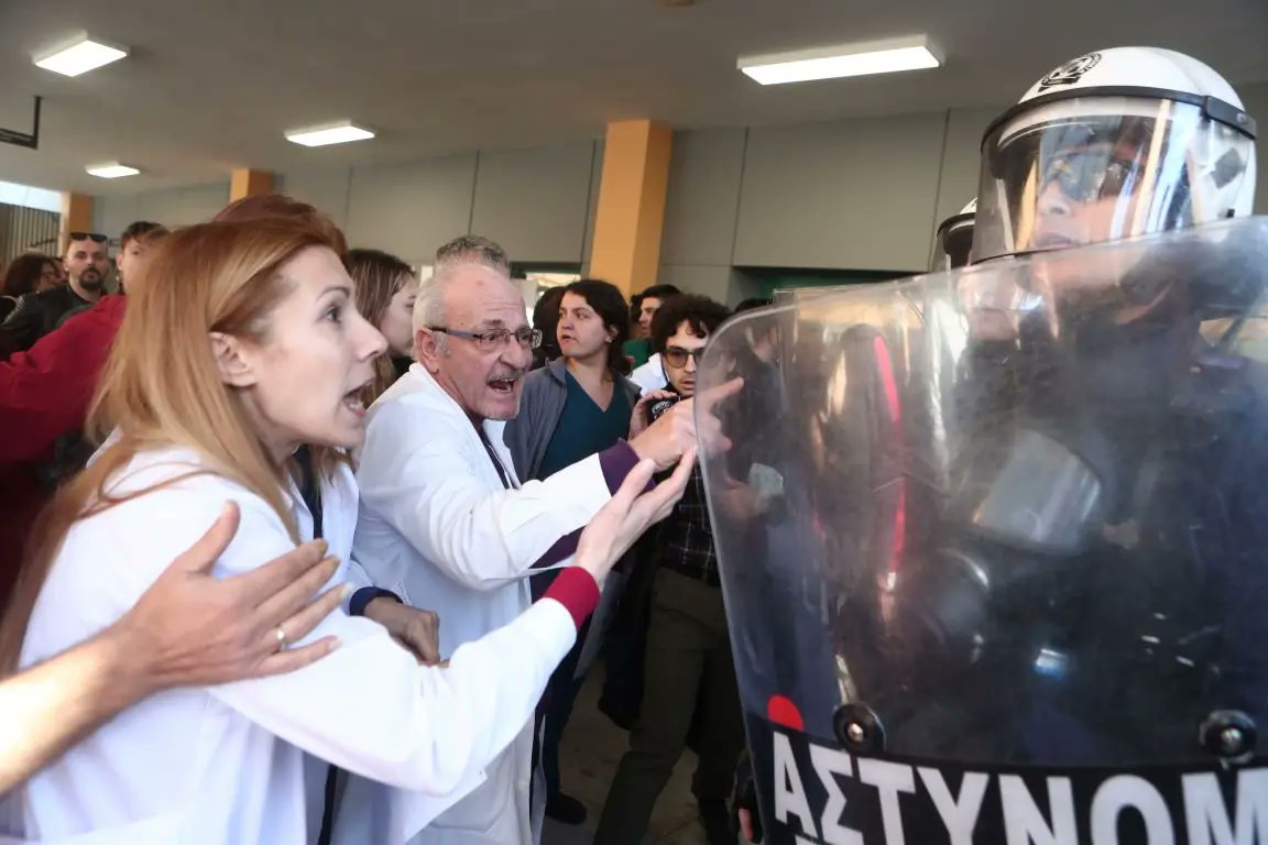 Προκλητικός Α. Γεωργιάδης - Απρόκλητη επίθεση της αστυνομίας στους εργαζόμενους  ΓΚ Νοσοκομείου Νίκαιας