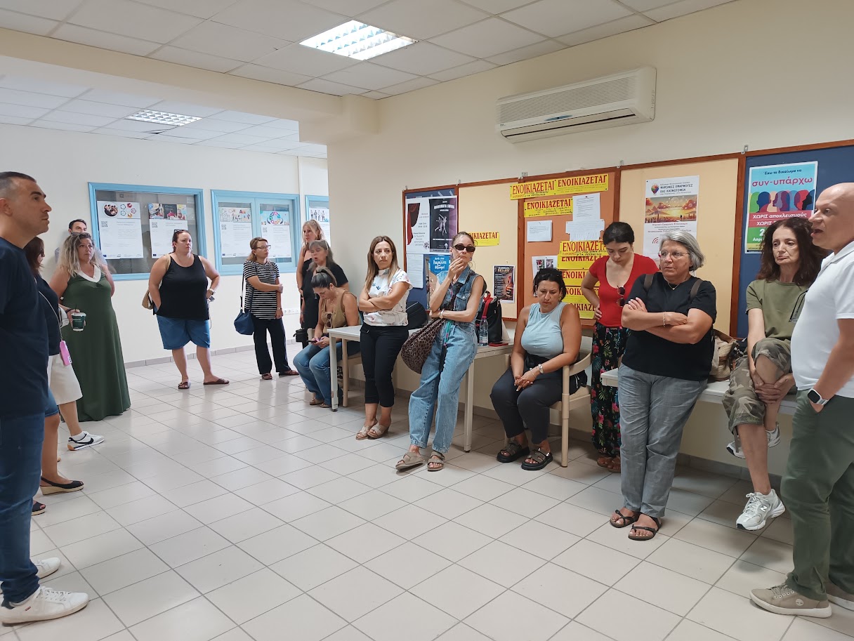 Δυναμική παράσταση διαμαρτυρίας στη Διεύθυνση Π.Ε. Κέρκυρας