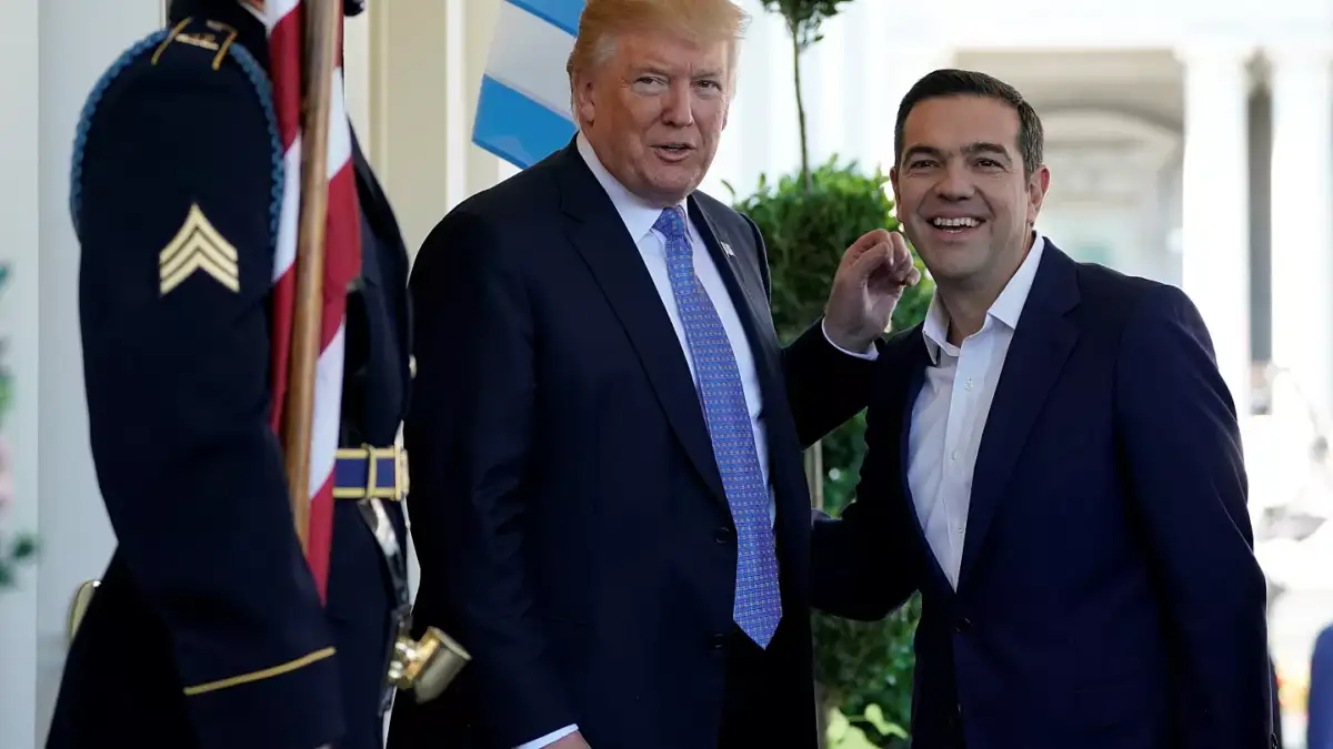 Ο Τσίπρας διαλύει το ΣΥΡΙΖΑ, εξευτελίζει τα στελέχη του που τα καλεί υποταγμένα να ενταχθούν στο νέο αρχηγικό του κόμμα