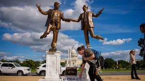 Έπσταϊν: Μια εγκληματική συμμορία ψυχοπαθών ως παγκόσμιο κατεστημένο