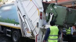 Θεσσαλονίκη: Άστεγος που κοιμόταν σε κάδο σκουπιδιών κατέληξε στην πρέσα - Τραυματίστηκε στο πόδι