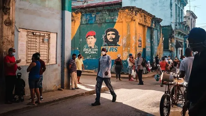 Σε ασφυκτικό κλοιό η Κούβα