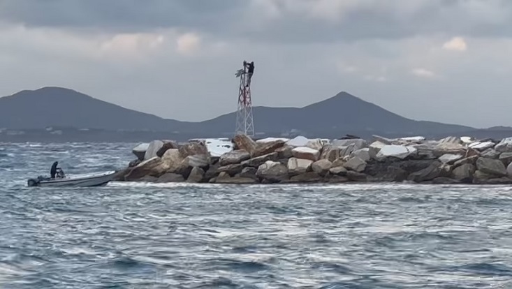 Ο χαλασμένος φάρος να μην θολώσει τα νερά! – Το πρόβλημα είναι το ίδιο το λιμάνι της Νάξου και όχι μόνο…