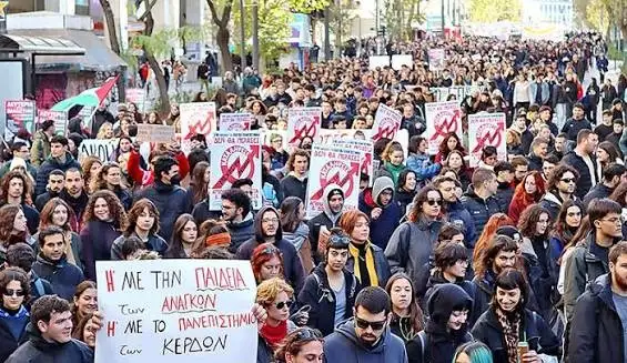 Μαραζώνουν τα πανεπιστήμια. Χιλιάδες φοιτητές εκτός τριτοβάθμιας εκπαίδευσης