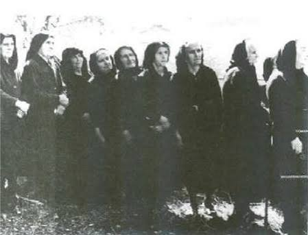 25 Ιουλίου 1943: Ολοκαύτωμα της Μουσιωτίτσας: Οι ναζί σκότωσαν  152 κατοίκους (4 μωρά ηλικίας 12 μηνών, 36 παιδιά από 2 έως 7 και 23 παιδιά από 8 έως 16 ετών)