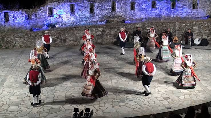 Παραδοσιακή κερκυραϊκή Φουρλάνα (αντικριστός χορός)