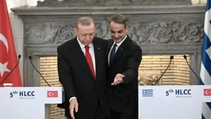 Εθνικισμός και ενδοτισμός: Οι δύο όψεις της ίδιας υποτελούς πολιτικής – Οι ελληνοτουρκικές σχέσεις στο φόντο του πολέμου στο Ιράν