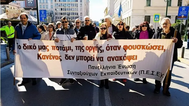 Σύνταξη-Φάντασμα: Γιατί 300.000 Έλληνες επιστρέφουν στο μεροκάματο