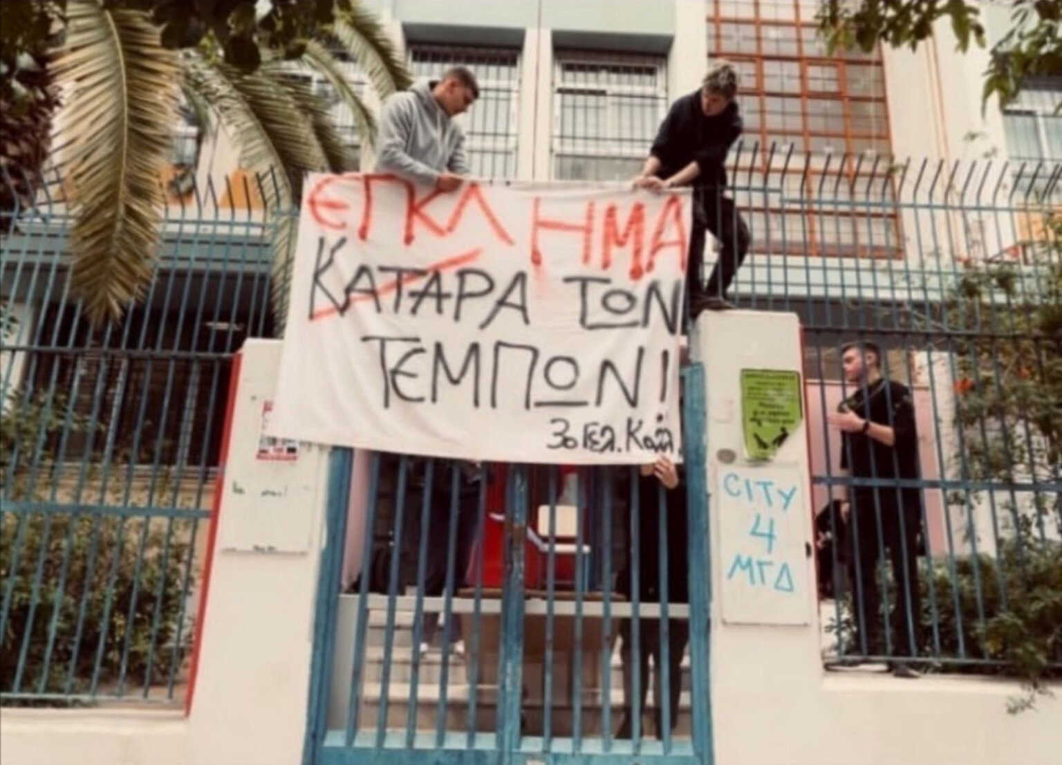 'Επεσαν οι μάσκες στη δίκη για το έγκλημα στα Τέμπη: Επιστροφή στη γραμμή Μητσοτάκη περί «ανθρώπινου λάθους»