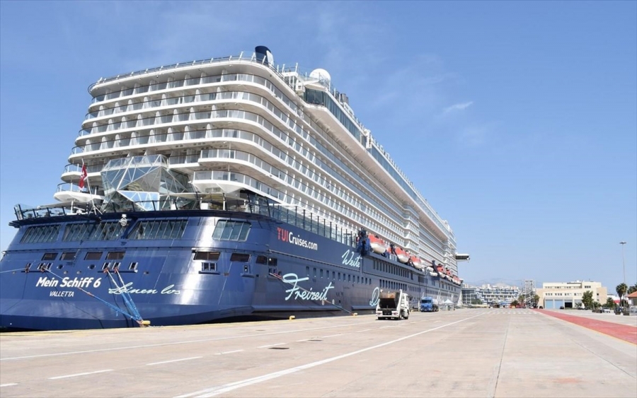 Στο λιμάνι της Κέρκυρας κρουαζιερόπλοιο μετά από 6 μήνες - Το «Mein Schiff 6» με 700 επιβάτες