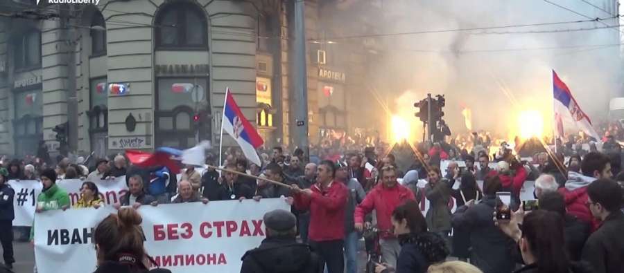 Στους δρόμους οι Σέρβοι - Mαζική διαδήλωση στο Βελιγράδι υπέρ Ρωσίας