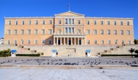 Αλλεπάλληλα αντιλαϊκά νομοσχέδια ψηφίζονται στη Βουλή
