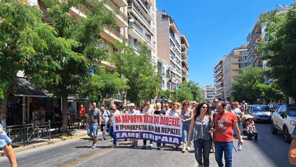 Συγκλονιστική  συγκέντρωση στη ΔΙΔΕ Πειραιά ενάντια στις διώξεις! (ΦΩΤΟ)