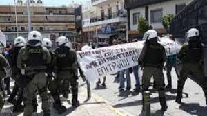 Απρόκλητη επίθεση της αστυνομίας σε πορεία για την 12χρονη (BINTEO)