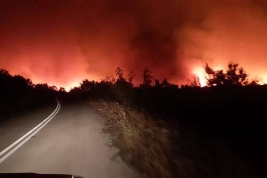 Στις φλόγες η Ελλάδα: Αλεξανδρούπολη: Εκκενώνονται συνεχώς οικισμοί – Η φωτιά καίει ανεξέλεγκτα (Video)