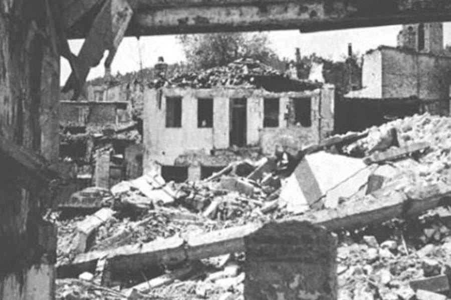 Αύγουστος 1944: Οι ναζί καίνε το Καρπενήσι – Ο ΕΛΑΣ ανταποδίδει το χτύπημα (Ένα συγκλονιστικό αφιέρωμα)