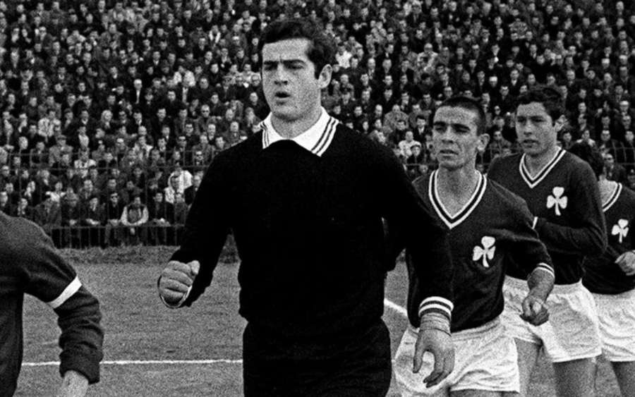 Tη σεζόν 1964-65 ο Τάκης Οικονομόπουλος, στη δεύτερη χρονιά του στον Παναθηναϊκό, «κατέβασε ρολά» για 1088 αγωνιστικά λεπτά σπάζοντας ένα παγκόσμιο ρεκόρ 51 χρόνων