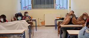 Εικόνες ντροπής σε σχολεία της Β. Ελλάδας – Παιδιά κάνουν μάθημα με σκουφιά και κουβέρτες