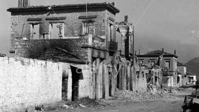 Μεγάλη Παρασκευή, 18 Απριλίου 1941, ο βομβαρδισμός της Λαμίας (Φωτογραφίες ντοκουμέντο)