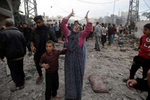Ανελέητοι βομβαρδισμοί του Ισραήλ στη Λωρίδα της Γάζας - Επιδρομές με νεκρούς στη Δυτική Όχθη