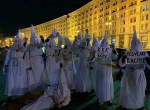 Ουκρανοί στους δρόμους του Κιέβου με στολές Κου Κλουξ Κλαν – «Ναι, είμαστε ρατσιστές»