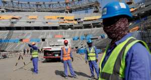Η «κόλαση» που βιώνουν χιλιάδες υπερχρεωμένοι εργάτες του Μουντιάλ στο Κατάρ