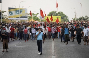 Δεκάδες χιλιάδες στους δρόμους ενάντια στη δικτατορία στην Μιανμαρ