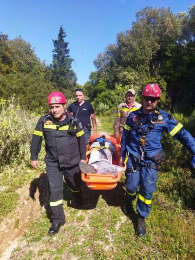 Διάσωση γυναίκας στον Άγιο Ματθαίο από την Πυροσβεστική