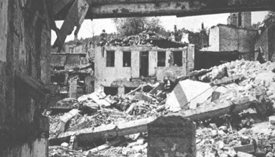 Αύγουστος 1944: Οι ναζί καίνε το Καρπενήσι – Ο ΕΛΑΣ ανταποδίδει το χτύπημα (Ένα συγκλονιστικό αφιέρωμα)