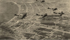 Ο &quot;συμμαχικός&quot; βομβαρδισμός του Πειραιά 11 Γενάρη του 1944 (βίντεο)