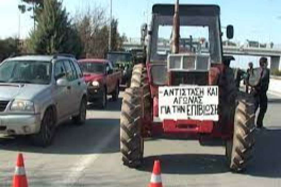 Τη μέρα της εργατικής απεργίας, το ΚΚΕ αναγγέλλει τερματισμό των αγροτικών κινητοποιήσεων!