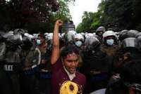 Σρι Λάνκα: Στους δρόμους ο στρατός και η αστυνομία για να καταπνίξουν την εξέγερση
