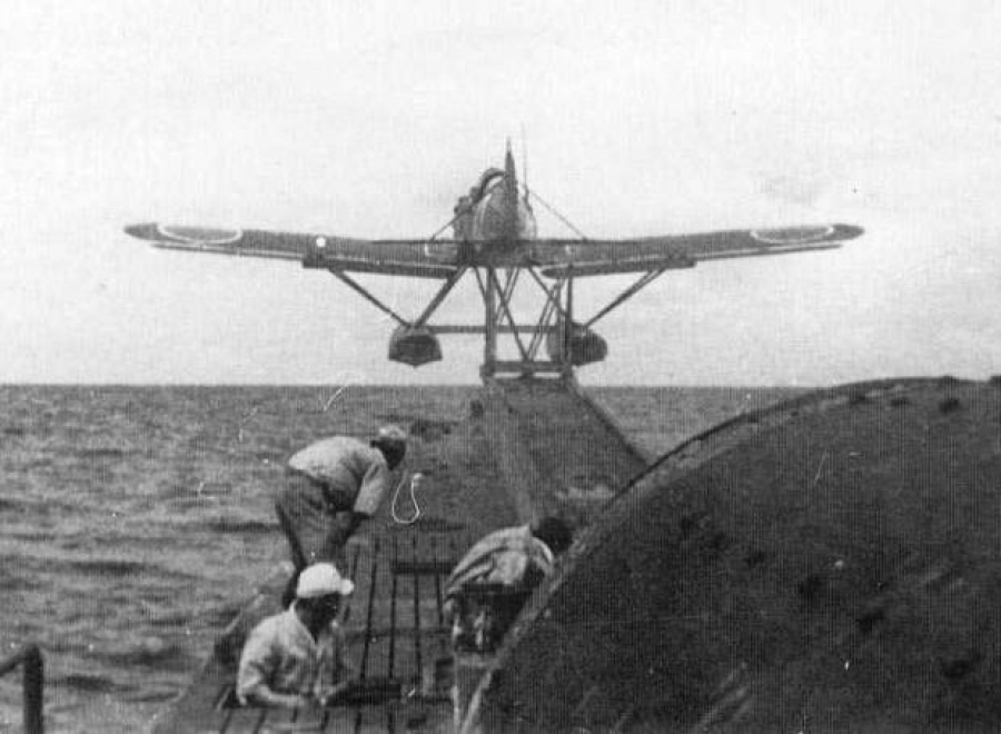 Ο «Άξων» στο έδαφος των ΗΠΑ 21 Ιουνίου 1942 - Το ιαπωνικό υποβρύχιο Ι-26 αναδύθηκε στο δέλτα του ποταμού Κολούμπια και βομβάρδισε με οβίδες το στρατόπεδο Φορτ Στίβενς στο Όρεγκον