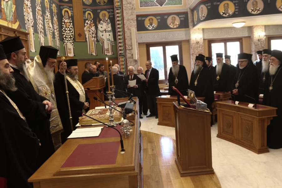 Σκοταδισμός στη Μητρόπολη Κέρκυρας: Έθεσε εκτός εκκλησίας τους βουλευτές Μπιάγκη και Αυλωνίτη – Οργή ΠΑΣΟΚ