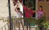 Συγκινούν τα παιδιά του Χαμόγελου που σπάνε τους Μπότηδες στην Κέρκυρα (video)