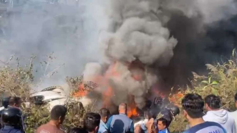 Συντριβή αεροσκάφους με 72 επιβαίνοντες στο Νεπάλ – Περισσότεροι από 40 οι νεκροί (Video)