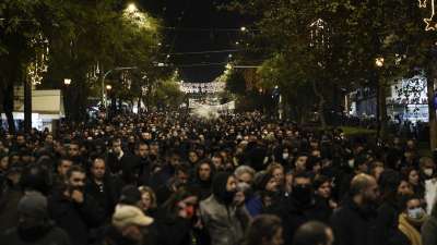 Επίθεση με χημικά στη μεγαλειώδη πορεία μνήμης στον Αλέξανδρο Γρηγορόπουλο - ΦΩΤΟ - ΒΙΝΤΕΟ