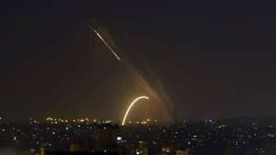 Στο πλευρό του Ισραήλ ο Μπάιντεν με φόντο το σφυροκόπημα της Γάζας