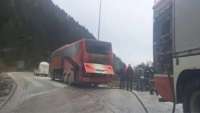 ΒΙΝΤΕΟ: 'Επιασε φωτιά λεωφορείο στο Μέτσοβο ενώ μετέφερε μαθητές από εκδρομή στην Κέρκυρα