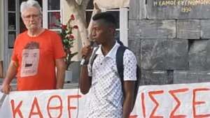 Συγκλονιστικό μήνυμα του μαθητή - πρόσφυγα Σισσέ που αποφοίτησε από το Λύκειο