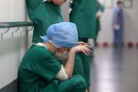 Έκθεση ΟΟΣΑ: Ένας στους δύο υγειονομικούς δεν είναι ικανοποιημένοι με τις συνθήκες εργασίας στα νοσοκομεία