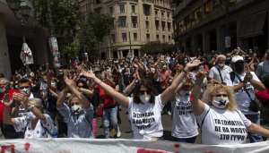 Απεργιακός ξεσηκωμός: Χιλιάδες κόσμου στον δρόμο για εργασιακά και 8ωρο (Photos/Videos)