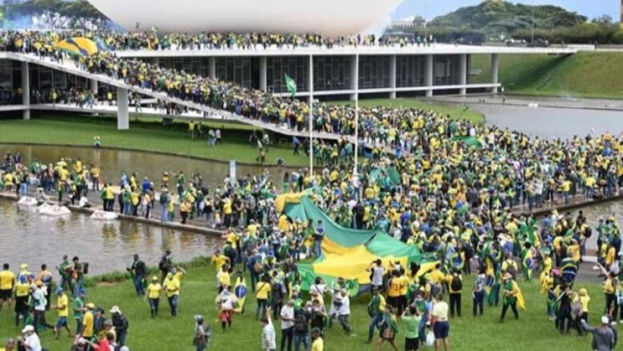Βραζιλία: Εισβολή οπαδών του Μπολσονάρου στο Κογκρέσο