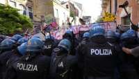 G20: Συγκρούσεις αστυνομίας και διαδηλωτών στη Βενετία