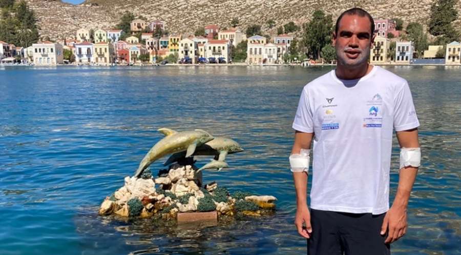 Ο Κερκυραίος Σπύρος Χρυσικόπουλος: Κολύμπησε από τη Ρόδο στο Καστελόριζο σε 64 ώρες χωρίς διακοπή (ΒΙΝΤΕΟ)