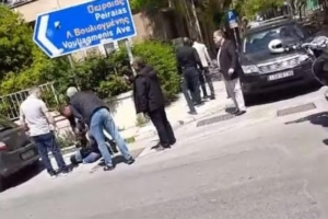 Αστυνομικοί ξυλοκοπούν δικυκλιστή, επειδή διαμαρτυρήθηκε (βίντεο)