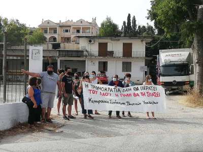 Παράσταση διαμαρτυρίας στη μεταφορική &quot;ΑΞΟΝΑΣ Α.Ε.&quot;: Πάρτε πίσω τις απολύσεις! - ΒΙΝΤΕΟ