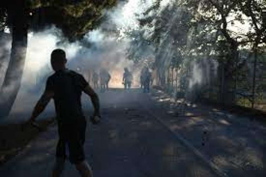 Καταστολή με χημικά και γκλοπ σε διαμαρτυρία στη Λάρισα  - «Ξύλο θα πέσει» λένε αστυνομικοί πριν την καταστολή [ΒΙΝΤΕΟ]