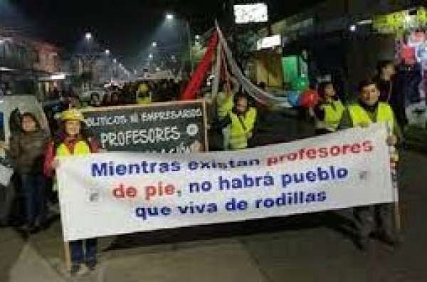 Οι εκπαιδευτικοί της Χιλής απεργούν για το «ιστορικό χρέος»